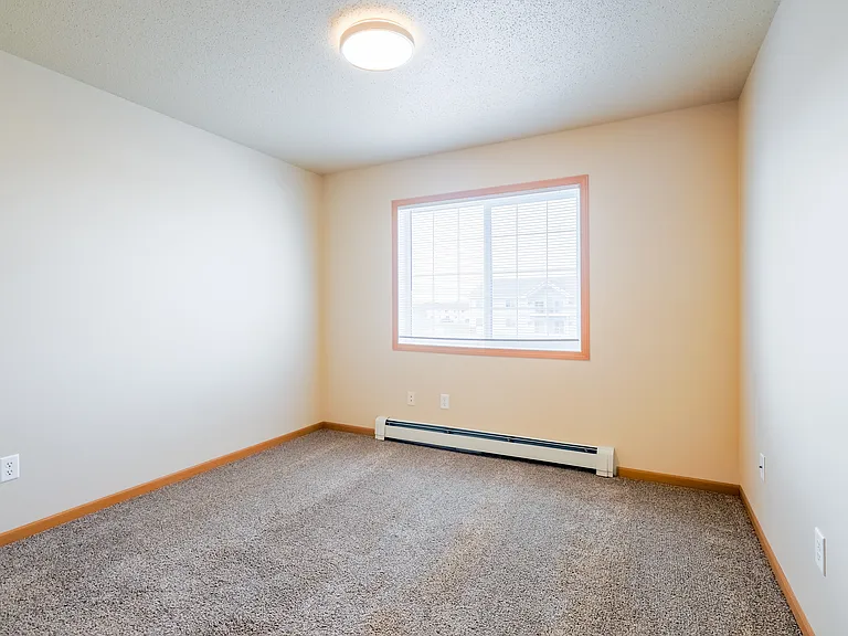 Osgood Townsite Apartment Homes — Photo 9