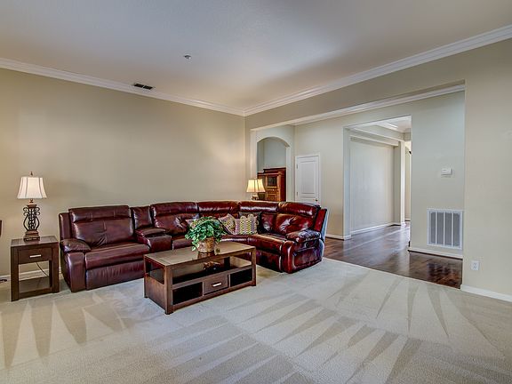 5th image of 2808 Black Oak Dr