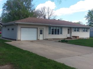 706 13th St, Springfield, SD 57062