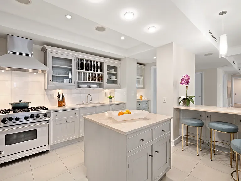 595 W End Ave #9 — Photo 5