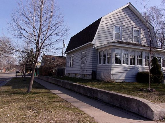 3rd image of 979 Charles Ave