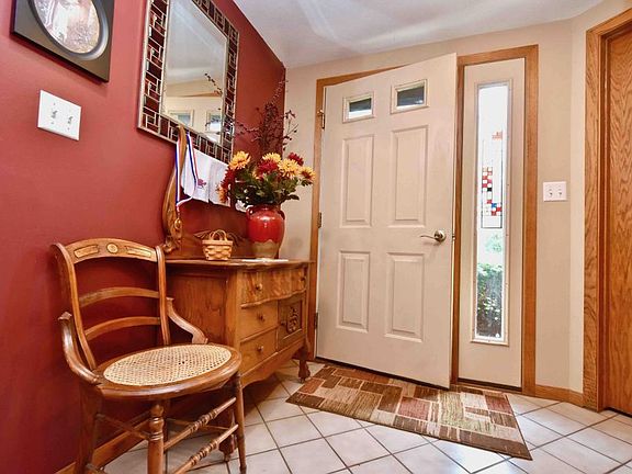 3rd image of 1393 Brookview Dr