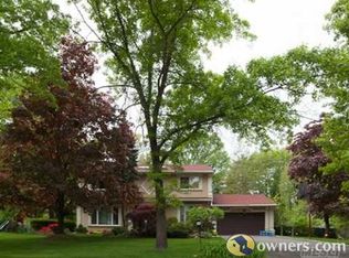 30 Carriage Rd, Great Neck, NY 11024