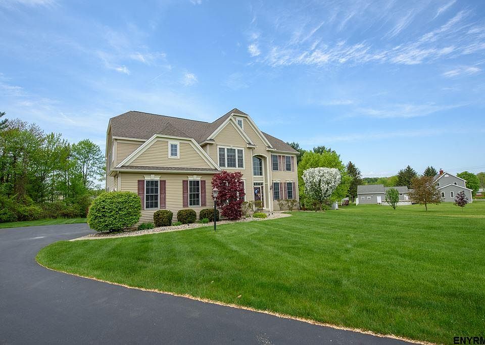 1st image of 12 Fairview Ln
