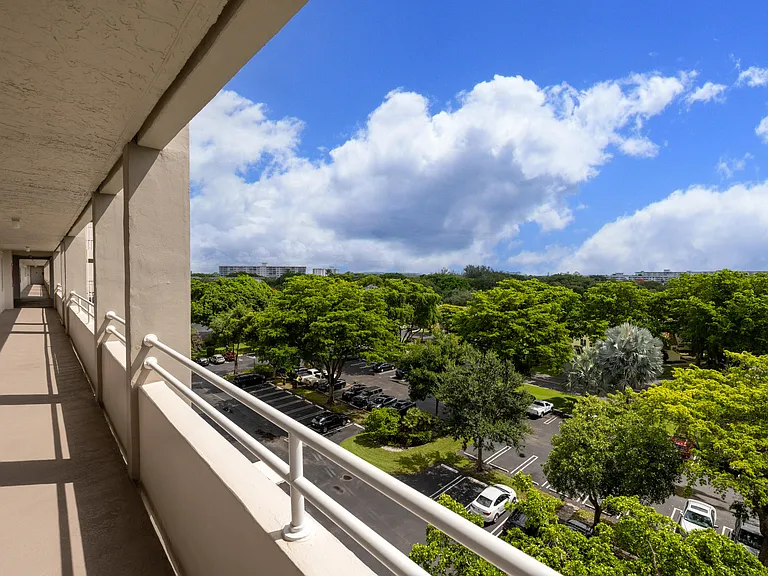 575 Oaks Ln #708 — Photo 3