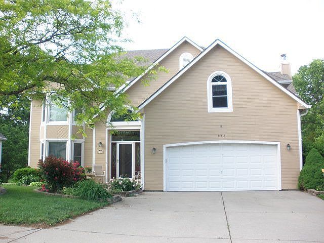 1st image of 813 NE Lakeside Ct