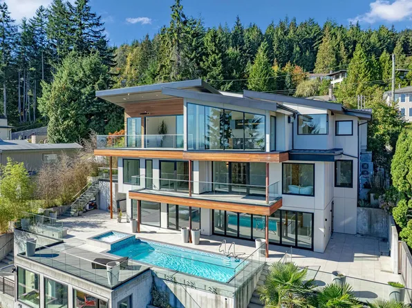 535 Craigmohr Dr, West Vancouver, BC V7S 1W8