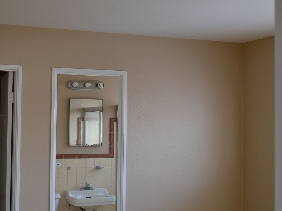 2nd image of 1695 Clinton St APT 03