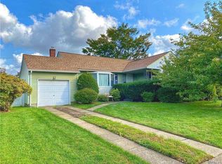 27 London Rd, Syosset, NY 11791