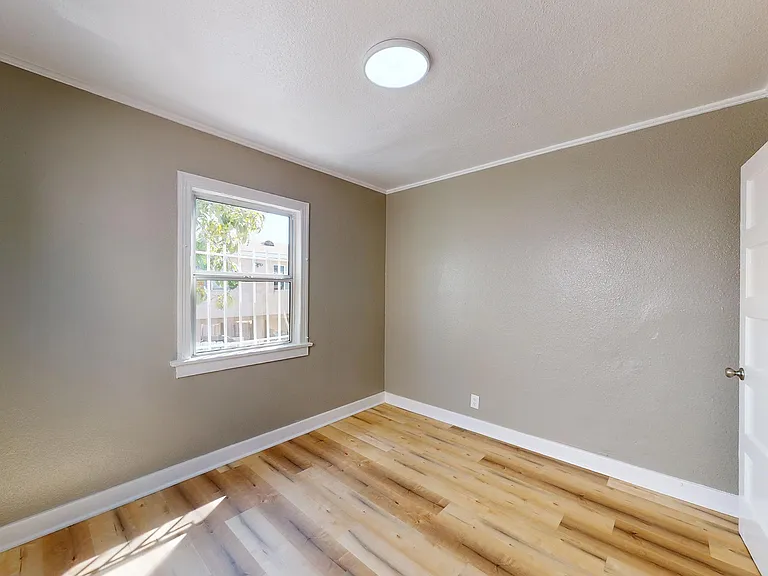 1532 Scott Ave — Photo 21
