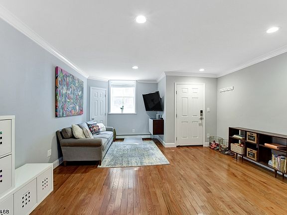 4th image of 132 Sussex St #1