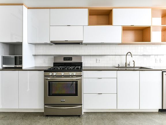 5th image of 4044 Redwood Ave APT 207
