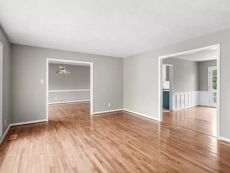645 Welsh Pl — Photo 4