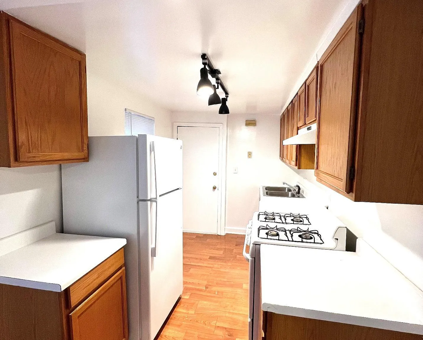 1 bed, $1,800 — Photo 3