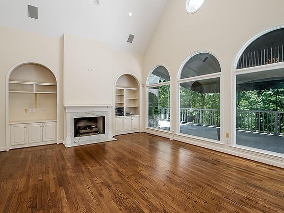 2nd image of 9001 Admiralty Ln