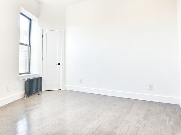 5th image of 53-23 Roosevelt Ave #2P