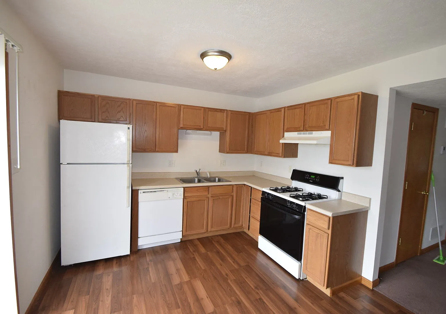 3 bedroom / 1.5 bathroom Town Home in Chesterton — Photo 3