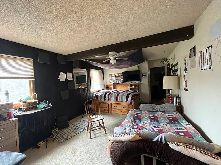608 Louise Ln — Photo 4