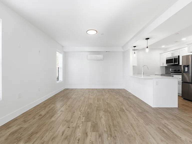 255 Maverick St #403 — Photo 16