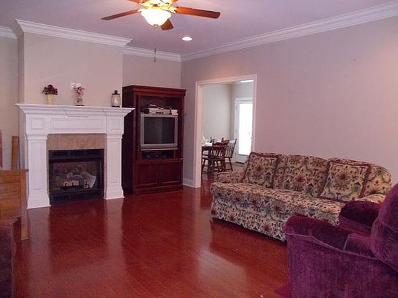 5th image of 147 Magnolia Glen Cir