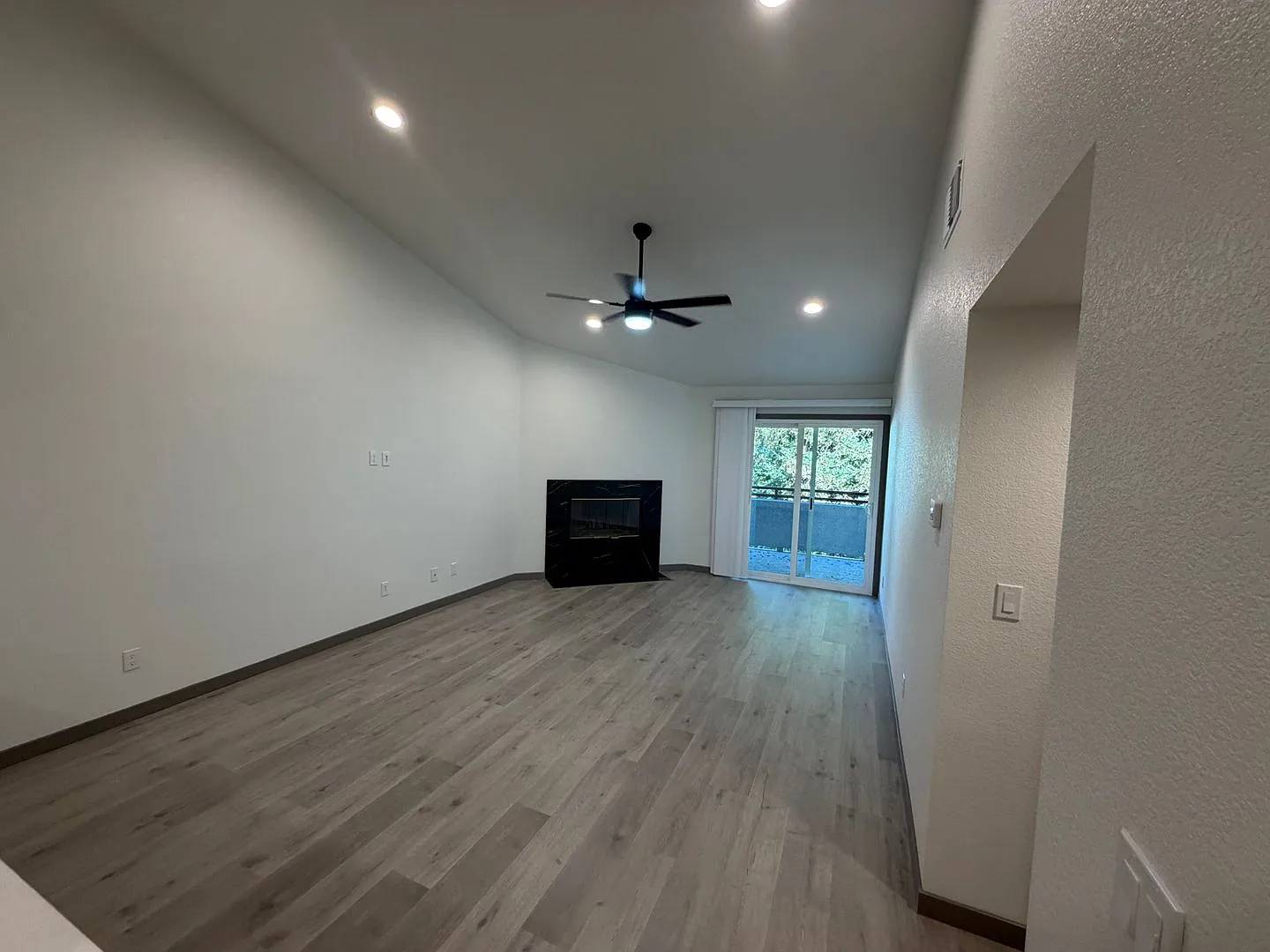 Gorgeous Two-story 3-Bed 2-Bath home located in Sacramento — Photo 4