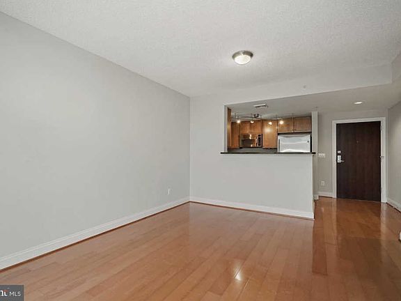 4th image of 1020 N Highland St Unit 417