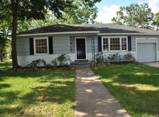 3220 13th St, Bay City, TX 77414