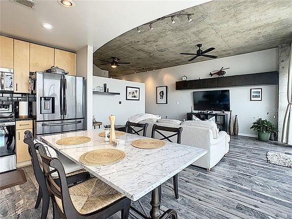 3rd image of 155 Court Ave #2708