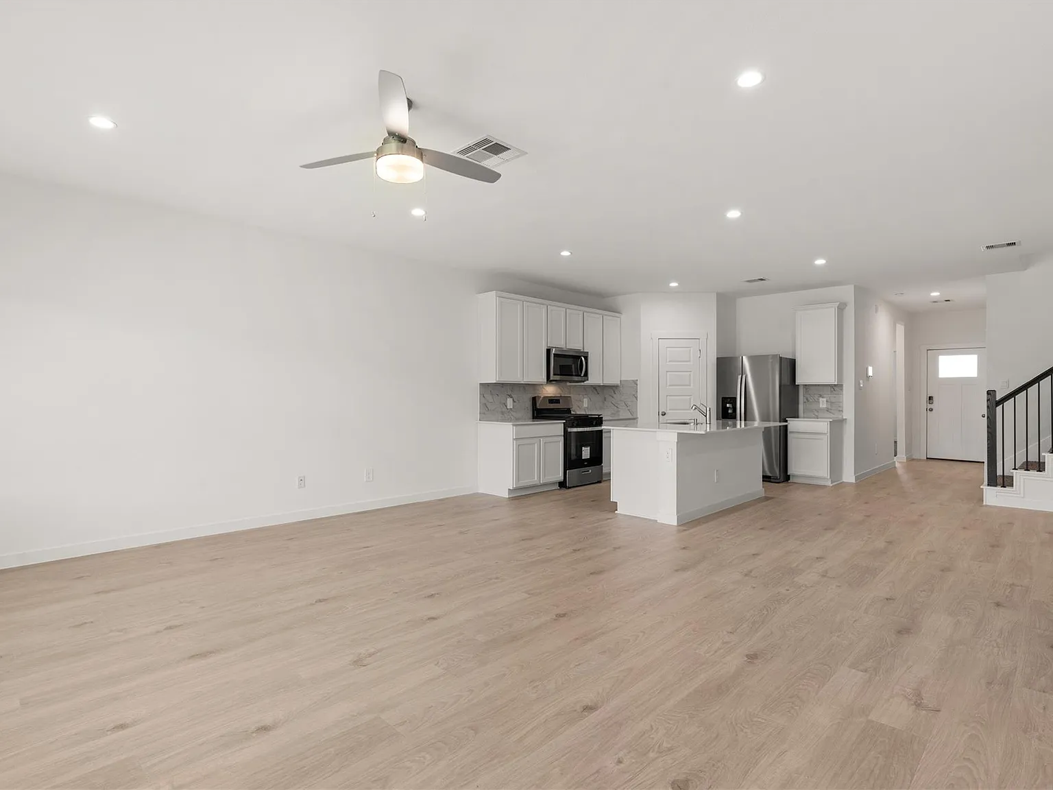4 bed, 3.0 bath, 2276 sqft, $2,300 — Photo 4
