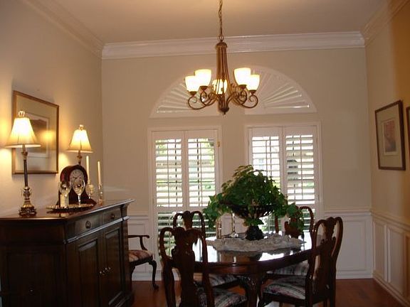 formal dine area