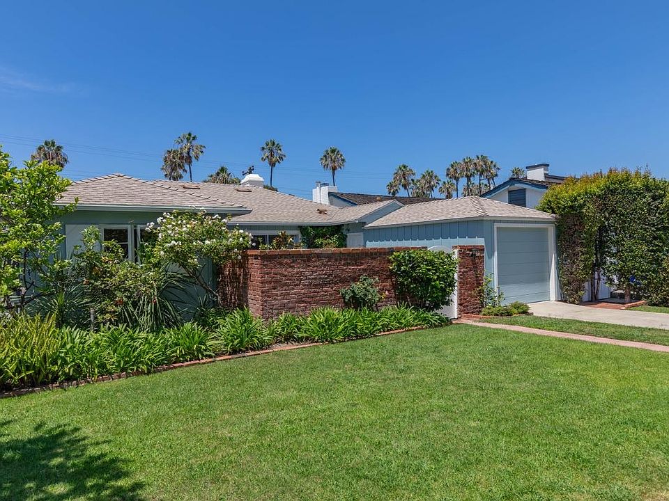 Charming beach cottage in La Jolla Shores...this is the life!