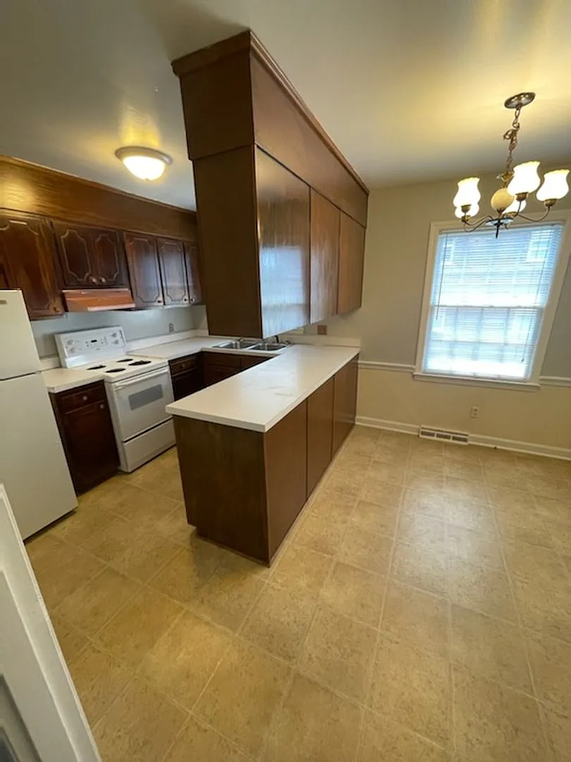 1194 W 4th St — Photo 3