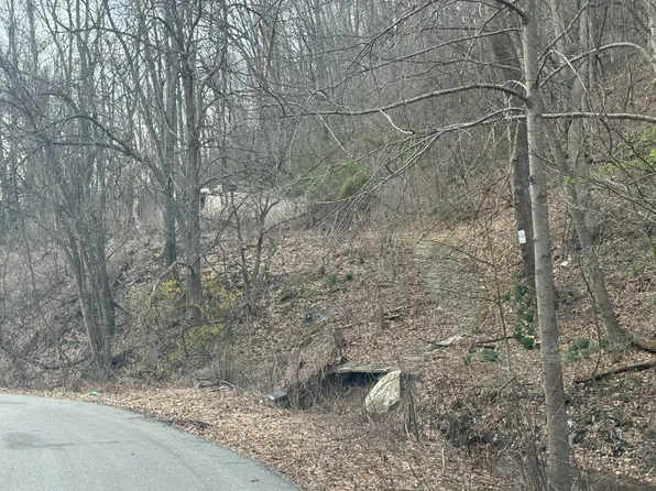 718 Adrian Rd, Charleston, WV 25314