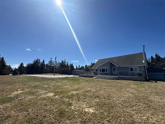 4th image of 19 Long Point Rd