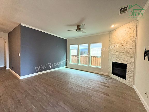5th image of 302 Julia Ln