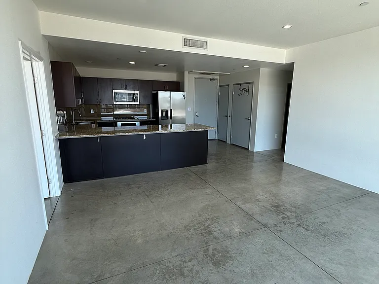 285 W 6th St #525 — Photo 35
