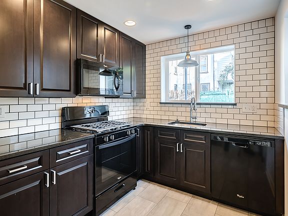 5th image of 2313 Coral St