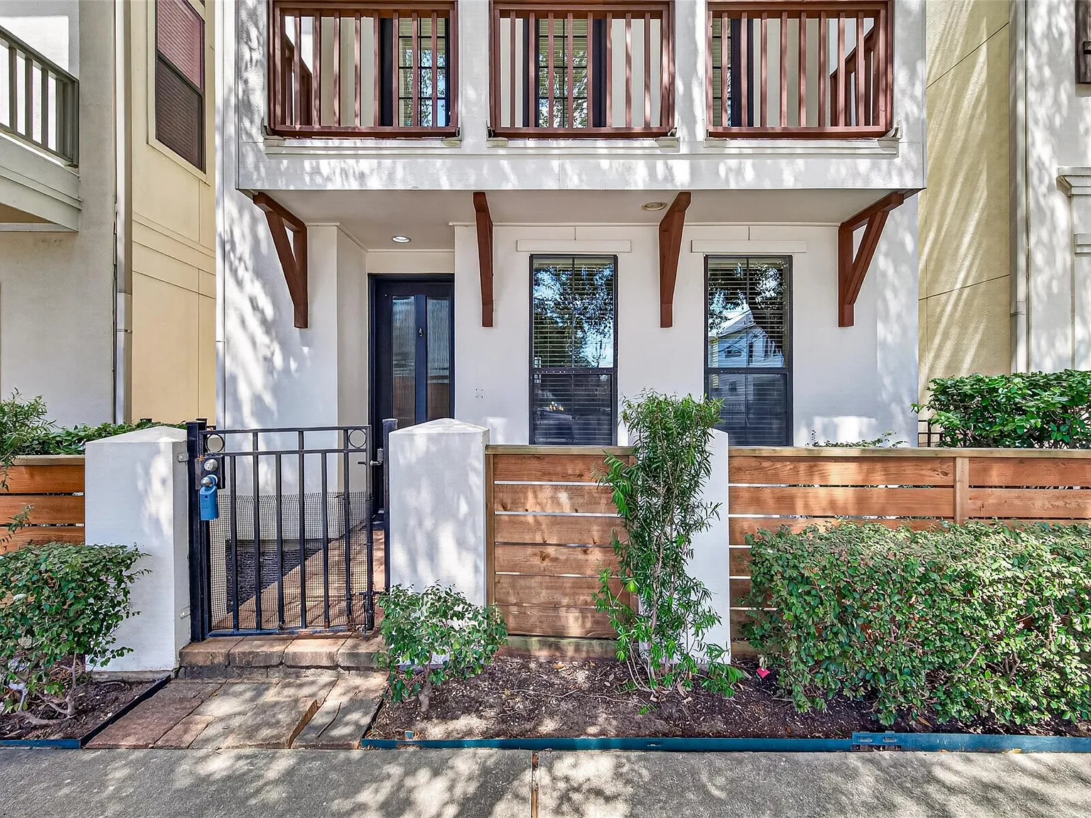 3 bed, 3.5 bath, 2521 sqft, $3,500 — Photo 3