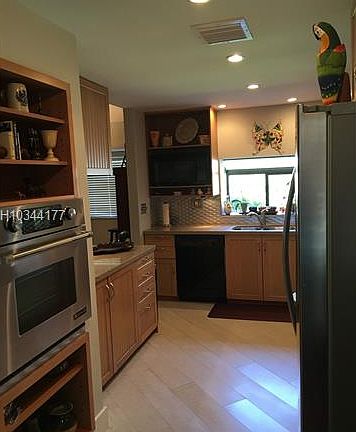 3rd image of 9224 Chelsea Dr N