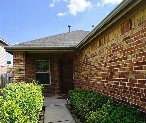 3rd image of 3414 Halle Trace Ln