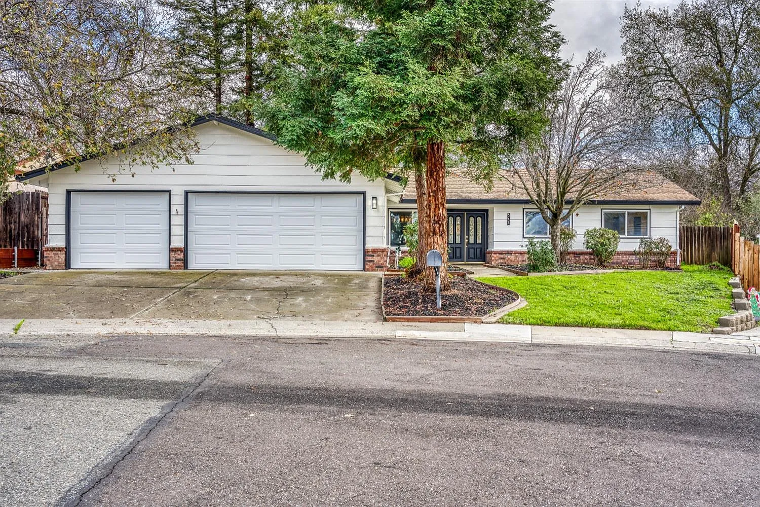 6726 Connemara Cir photo 1
