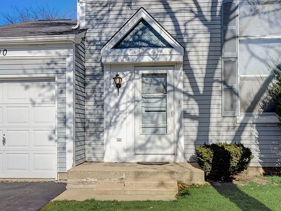 2nd image of 300 W Cherrywood Dr