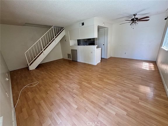 5th image of 989 W Sierra Madre Ave