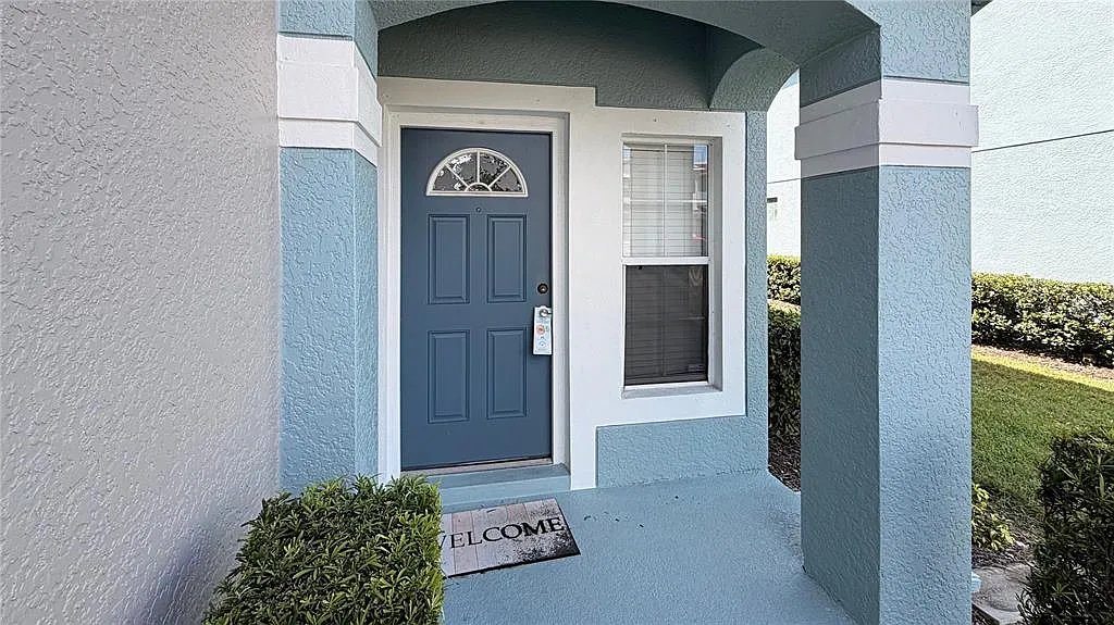 2 bed, 2.5 bath, 1333 sqft, $2,300 — Photo 2