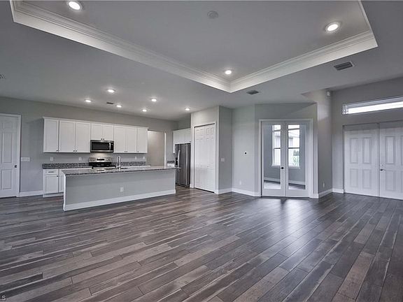 3rd image of 2424 NE 6th Pl