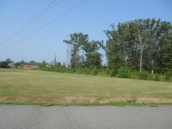 4th image of 1605 Greenwood Cir