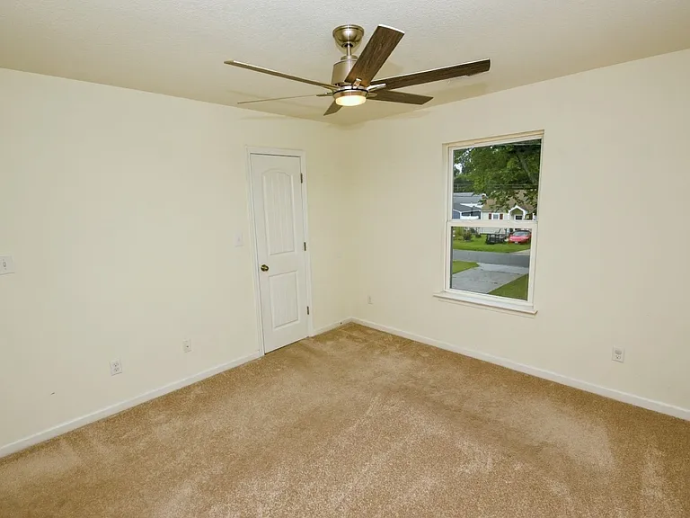 4115 Franklin St — Photo 44