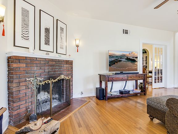 5th image of 220 E Magnolia Ave