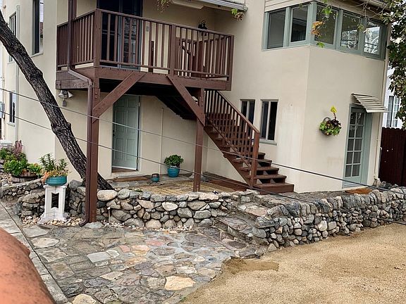 2nd image of 1041 1/2 E Providencia Ave