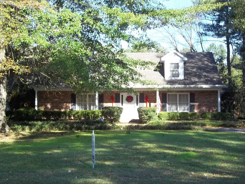 1st image of 907 W 46th Ave